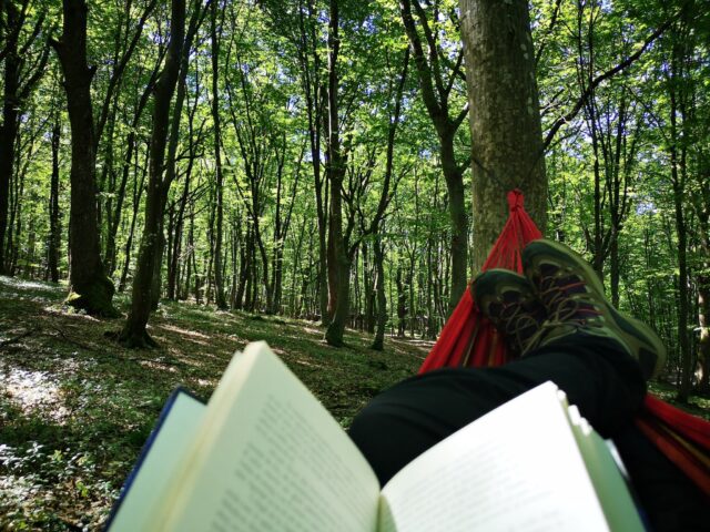 10 moduri de a gândi care ne fac nefericiți